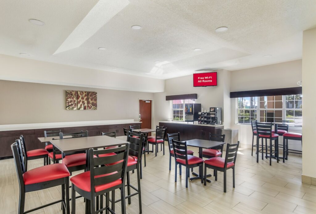 Red Roof Inn PLUS+ & Suites Savannah  I-95 - Image 3